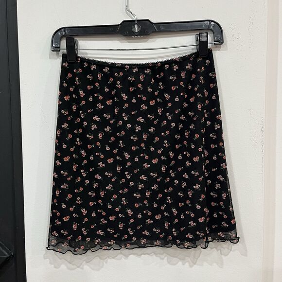 NWT Urban Outfitters Black Floral Print Mesh Mini Skirt Size Medium - Picture 4 of 5